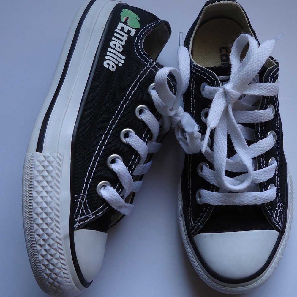 SIZE 11. Converse All Star low top chucks sneakers shoes.